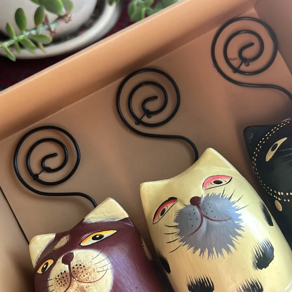 Pier 1 One Imports Three 3 Wooden Cat Tail Folk Art Photo Holders. New I…